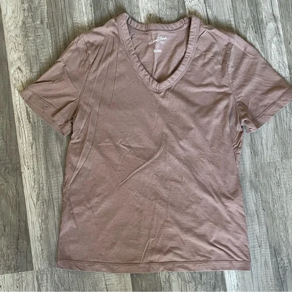 ❤️ 3/$15 Universal Thread Tan V-Neck Short Sleeve Tee - Picture 2 of 2
